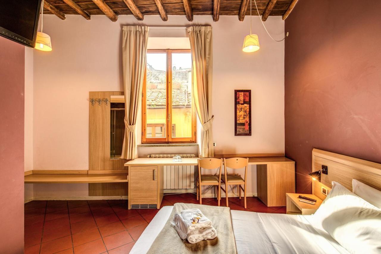 Magenta Luxury Fico Pensión Roma