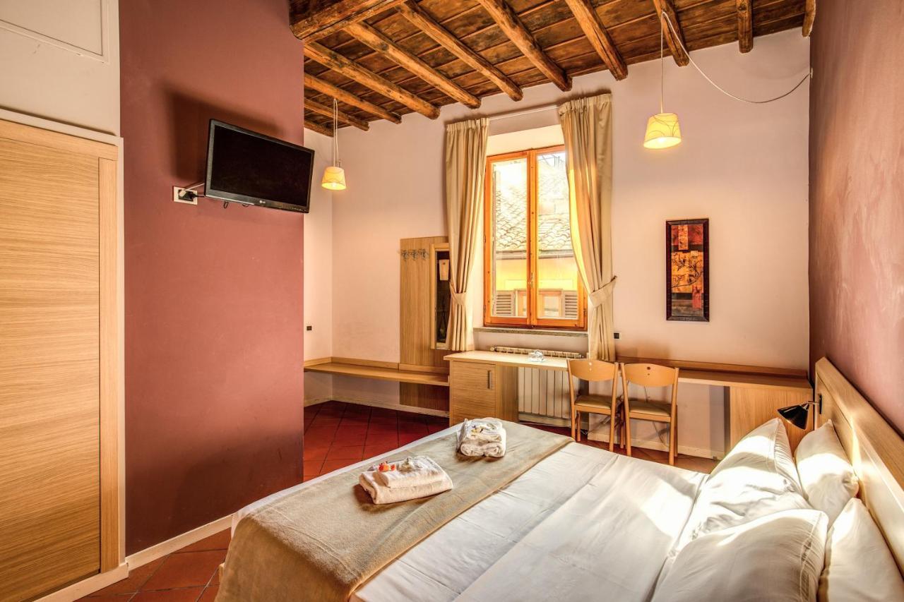 Magenta Luxury Fico Pensión Roma