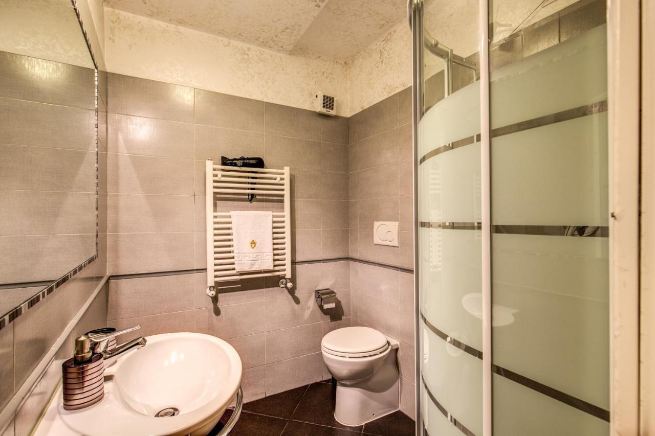 Magenta Luxury Fico Pensión Roma